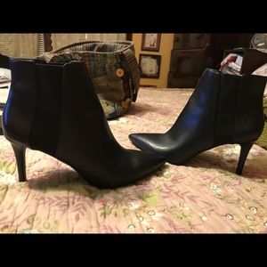 Maceys “Inc” bootie/boots size 8